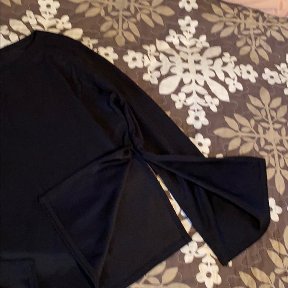 4 Tops Bundle 🛍 - Picture 10 of 11